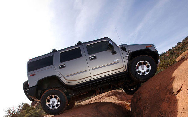 汽車越過溝壑 汽車越過溝壑